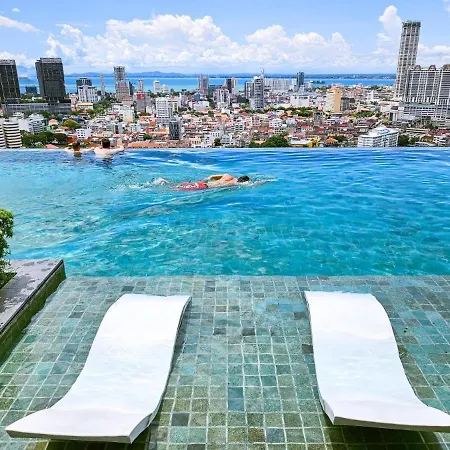 Beacon Executive Suite - Skypool Penang View